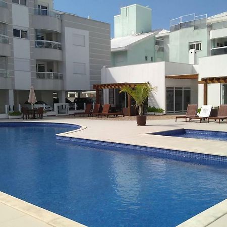 Apartamento Frente Para A Piscina A Uma Quadra Da Praia Florianópolis Exterior foto