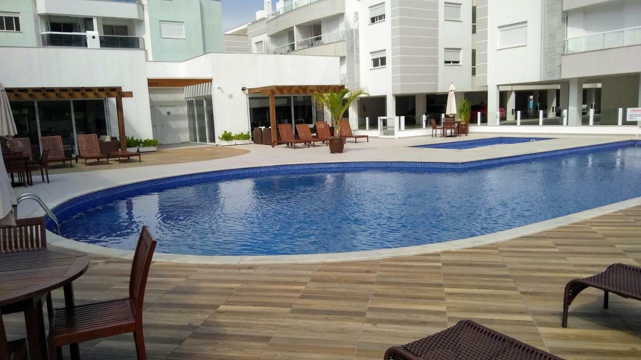 Apartamento Frente Para A Piscina A Uma Quadra Da Praia Florianópolis Exterior foto