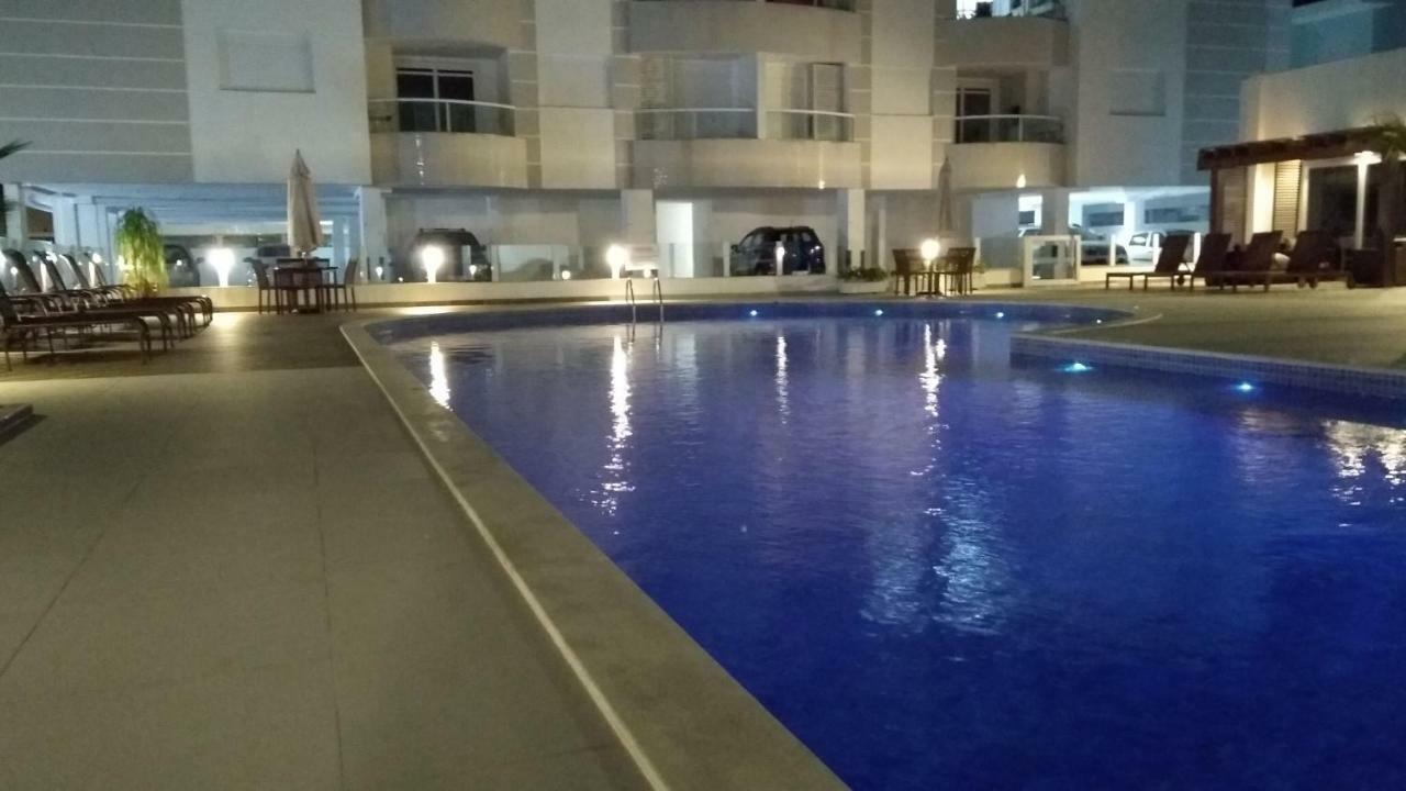 Apartamento Frente Para A Piscina A Uma Quadra Da Praia Florianópolis Exterior foto